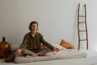 découvrez des stratégies efficaces pour soulager le stress au quotidien. apprenez des techniques de relaxation, des conseils pratiques et des astuces pour améliorer votre bien-être mental et émotionnel.