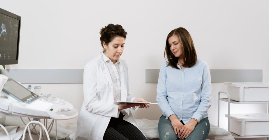 découvrez l'importance de l'échographie de la prostate pour le diagnostic et le suivi des troubles prostatiques. cette procédure non invasive permet d'obtenir des images précises de la glande prostatique, aidant ainsi à détecter les anomalies et à planifier les traitements appropriés.