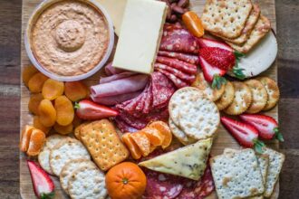 découvrez notre sélection irrésistible de snacks savoureux, parfaits pour satisfaire toutes vos envies gourmandes, que ce soit pour un en-cas rapide ou une pause détente. variez les plaisirs avec nos options sucrées et salées, idéales à partager ou à déguster seul!
