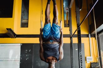 découvrez le hiit (high-intensity interval training), une méthode d'entraînement efficace qui augmente votre endurance et brûle les graisses en peu de temps. idéal pour ceux qui cherchent à maximiser leurs résultats avec des séances courtes et intenses, le hiit s'adapte à tous les niveaux et vous aide à atteindre vos objectifs de fitness rapidement.