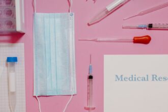 découvrez tout sur les essais cliniques : processus, étapes, importance et impact sur le développement de nouveaux traitements. obtenez des informations essentielles sur les résultats et les bénéfices des essais cliniques pour la santé.