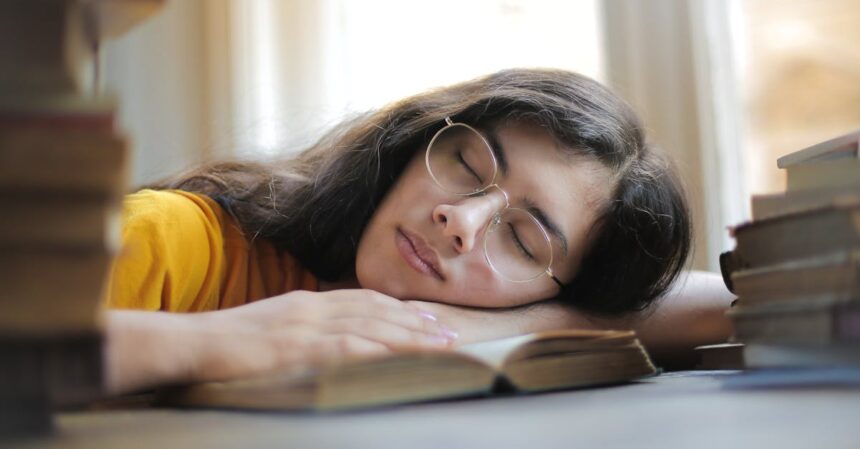 découvrez comment l'étude du sommeil influence la santé cardiaque. apprenez les liens entre la qualité du sommeil et le bien-être du cœur, ainsi que des conseils pratiques pour améliorer votre santé cardiovasculaire grâce à un meilleur sommeil.