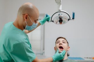 découvrez l'importance des contrôles de santé réguliers pour maintenir un bien-être optimal. assurez-vous des visites médicales programmées pour prévenir les maladies et suivre votre santé avec soin.