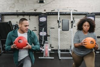 découvrez des exercices efficaces pour la perte de poids qui vous aideront à atteindre vos objectifs de santé et de forme physique. transformez votre routine d'entraînement avec des conseils pratiques et des stratégies adaptées à tous les niveaux.