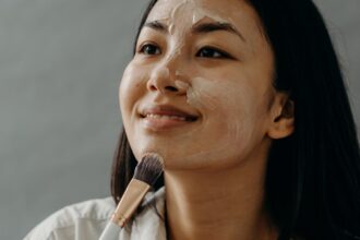 découvrez notre exfoliant enzymatique, une solution douce et efficace pour renouveler votre peau. formulé avec des enzymes naturelles, il élimine les cellules mortes et révèle un teint éclatant et raffiné. idéal pour tous les types de peau, ce soin revitalisant favorise un éclat sain et minimise les imperfections.