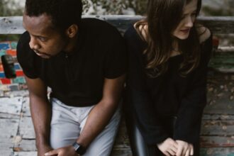 découvrez les différentes dynamiques de relation et apprenez comment elles influencent nos interactions quotidiennes. explorez des conseils pour améliorer la communication, renforcer les liens affectifs et naviguer dans les défis relationnels.