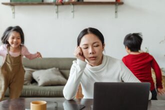découvrez les causes et solutions pour lutter contre la fatigue au quotidien. apprenez à gérer votre énergie, améliorer votre sommeil et retrouver votre vitalité.
