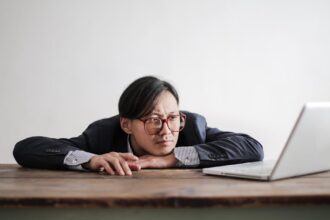 découvrez les causes et solutions de la fatigue dans notre article. apprenez à identifier les signes de fatigue, à améliorer votre énergie au quotidien et à retrouver un équilibre de vie sain. ne laissez pas la fatigue prendre le dessus !