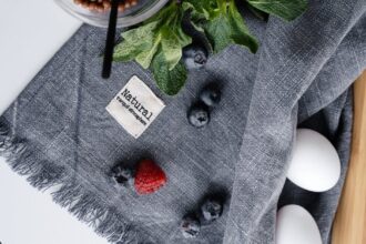 découvrez les bienfaits des feuilles de framboisier, une plante médicinale prisée pour ses propriétés bénéfiques sur la santé féminine, la régulation du cycle menstruel et le soutien à la grossesse. plongez dans les vertus naturelles de cette feuille fascinante et apprenez à l'intégrer dans votre quotidien.