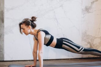 découvrez l'univers du home fitness : des conseils pratiques, des programmes d'entraînement adaptés et des astuces pour transformer votre maison en salle de sport. atteignez vos objectifs de remise en forme tout en restant chez vous.