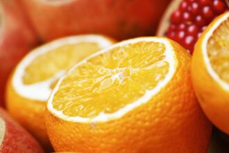 découvrez les bienfaits de la vitamine c pour votre santé et votre beauté. apprenez comment cet antioxydant puissant peut renforcer votre système immunitaire, éclaircir votre teint et favoriser une peau éclatante. explorez nos conseils et recettes pour intégrer la vitamine c dans votre quotidien.