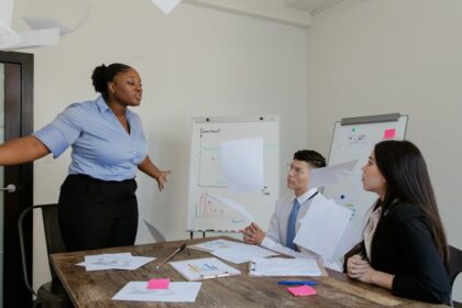 découvrez des stratégies efficaces de gestion des conflits pour améliorer la communication, renforcer les relations interpersonnelles et favoriser un environnement de travail harmonieux. apprenez à résoudre les désaccords de manière constructive et à promouvoir une culture de coopération.
