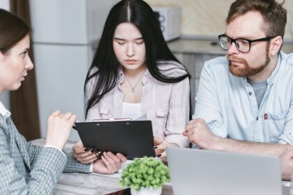 découvrez des stratégies efficaces pour gérer les disputes au sein du couple. apprenez à communiquer, résoudre les conflits et renforcer votre relation grâce à nos conseils pratiques et des techniques éprouvées.