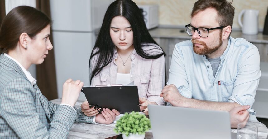 découvrez des stratégies efficaces pour gérer les disputes au sein du couple. apprenez à communiquer, résoudre les conflits et renforcer votre relation grâce à nos conseils pratiques et des techniques éprouvées.