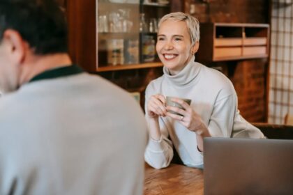 découvrez des conseils pratiques pour améliorer la communication dans votre couple. apprenez à écouter, exprimer vos émotions et renforcer votre connexion au quotidien.