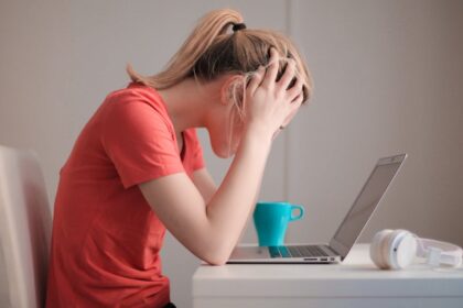 découvrez des stratégies efficaces pour gérer la frustration au quotidien. apprenez à contrôler vos émotions, à améliorer votre bien-être mental et à transformer des situations stressantes en opportunités d'apprentissage.