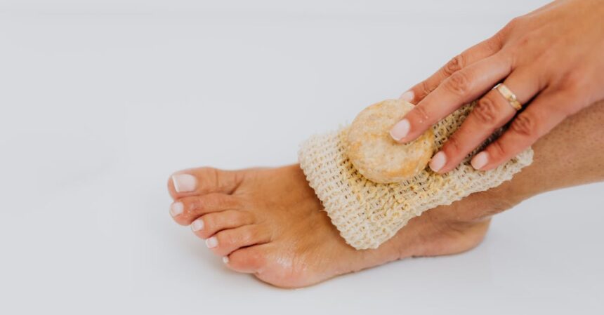 découvrez notre gommage naturel, conçu pour exfolier en douceur et revitaliser votre peau. formulé avec des ingrédients biologiques, il laisse votre épiderme doux, lumineux et rajeuni. offrez à votre peau le soin qu'elle mérite !