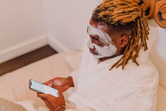 découvrez notre gommage naturel pour le visage, conçu pour exfolier en douceur tout en nourrissant votre peau. profitez d'ingrédients biologiques et d'une formule douce qui révèle un teint éclatant et frais. adoptez une routine de soin respectueuse de votre peau et de l'environnement.