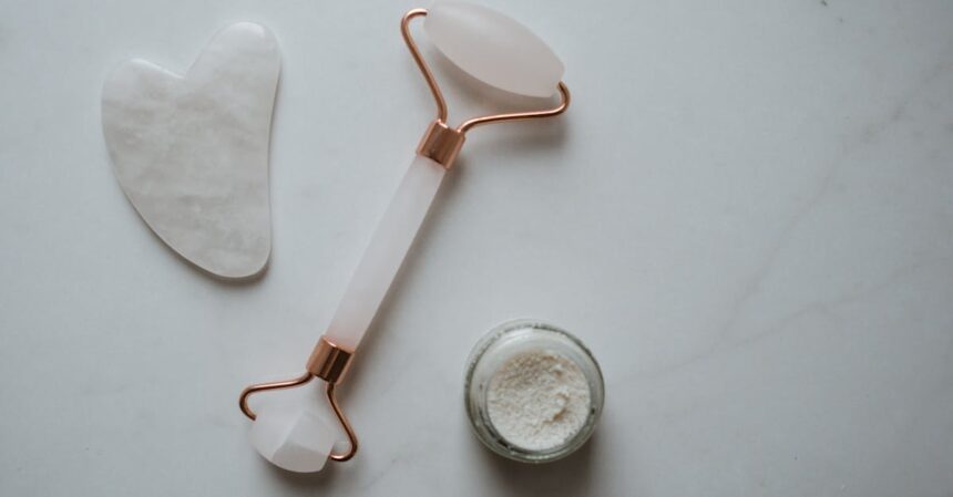 découvrez notre gommage facial, un soin exfoliant naturel qui élimine les impuretés et les cellules mortes pour un teint éclatant. offrez à votre peau une sensation de douceur et de fraîcheur, tout en révélant son éclat naturel. parfait pour tous types de peau!