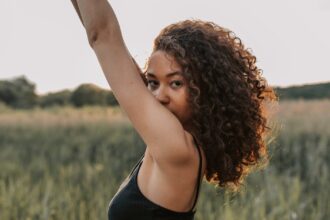 découvrez l'univers fascinant des beauty marks, ces petites taches de beauté qui ajoutent charme et caractère à votre visage. apprenez comment les mettre en valeur et les intégrer à votre routine de maquillage pour un look unique et authentique.