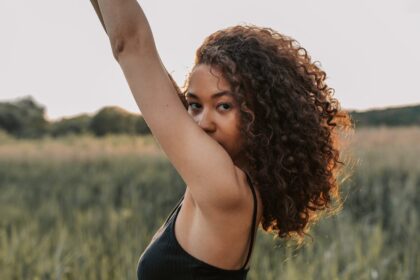découvrez l'univers fascinant des beauty marks, ces petites taches de beauté qui ajoutent charme et caractère à votre visage. apprenez comment les mettre en valeur et les intégrer à votre routine de maquillage pour un look unique et authentique.