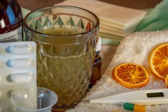 découvrez nos remèdes naturels pour soulager les symptômes du rhume. retrouvez confort et bien-être avec des conseils pratiques, des recettes de tisanes et des astuces pour booster votre système immunitaire.