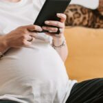 découvrez tout ce qu'il faut savoir sur la grossesse des chats : les étapes de la gestation, les soins à apporter à votre chatte enceinte et les signes à surveiller pour assurer une mise bas en toute sécurité.