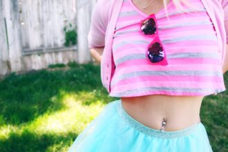 découvrez tout ce qu'il faut savoir sur le piercing au nombril : styles, soins, et tendances. sublimez votre look avec cette touche de féminité qui met en valeur votre silhouette.