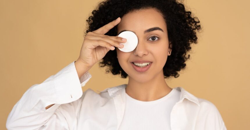 découvrez l'huile essentielle d'origan, un trésor naturel aux propriétés antioxydantes et antimicrobiennes. parfaite pour améliorer votre bien-être, elle peut être utilisée en aromathérapie ou en cuisine pour rehausser vos plats. plongez dans les bienfaits de cette huile essentielle puissante et purifiez votre environnement.