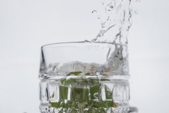découvrez l'importance de l'hydratation pour votre santé et votre bien-être. apprenez des conseils pratiques et des astuces pour rester bien hydraté tout au long de la journée.