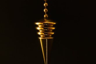 découvrez l'hypnose, une technique fascinante pour explorer votre subconscient, améliorer votre bien-être et surmonter vos phobies. plongez dans le monde de la relaxation profonde et transformez votre vie grâce à des séances guidées par des professionnels.