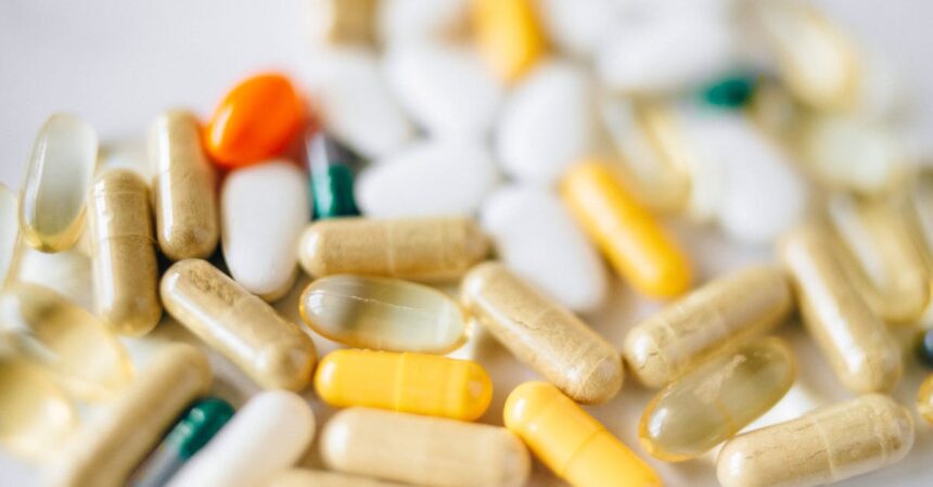 découvrez l'ibuprofène, un anti-inflammatoire non stéroïdien efficace pour soulager la douleur, réduire la fièvre et apaiser les inflammations. informez-vous sur ses indications, posologie et précautions d'utilisation.
