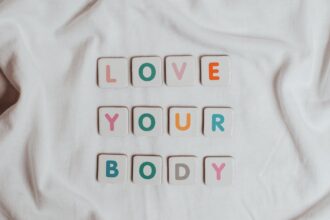 découvrez l'importance de l'image corporelle et son impact sur le bien-être mental. explorez des conseils pour améliorer votre perception de soi et cultiver une relation positive avec votre corps.