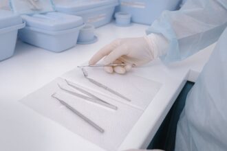 découvrez les causes, les symptômes et les traitements des infections liées aux couronnes dentaires. informez-vous sur les meilleures pratiques pour prévenir les complications et maintenir une santé bucco-dentaire optimale.