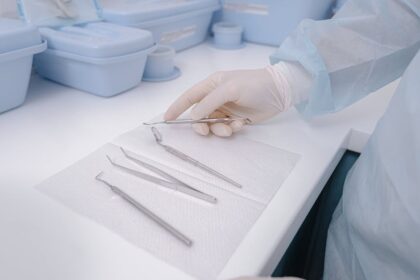 découvrez les causes, les symptômes et les traitements des infections liées aux couronnes dentaires. informez-vous sur les meilleures pratiques pour prévenir les complications et maintenir une santé bucco-dentaire optimale.