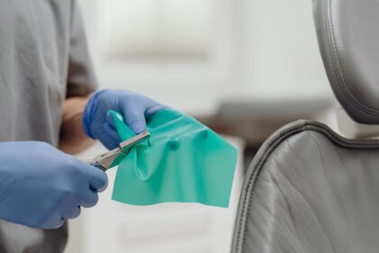 découvrez tout ce qu'il faut savoir sur les infections dentaires : leurs causes, symptômes, traitements et conseils pour les prévenir. protégez votre sourire et votre santé dentaire!