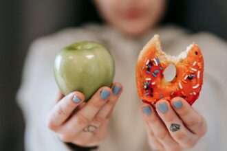 découvrez les causes, symptômes et traitements de l'inflammation des doigts. apprenez comment soulager la douleur et prévenir les complications liées à cette condition courante.