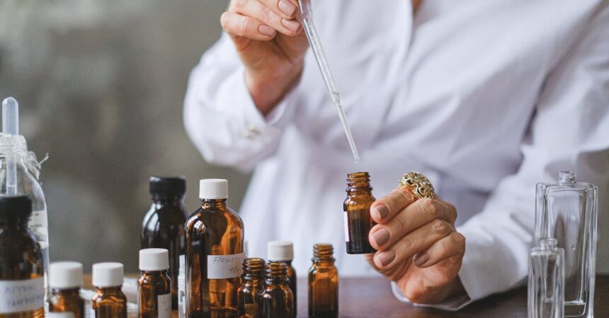 découvrez les bienfaits des huiles essentielles, un véritable trésor de la nature pour votre bien-être au quotidien. apprenez à utiliser ces extraits aromatiques pour améliorer votre santé mentale et physique, tout en éveillant vos sens.