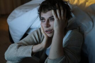 découvrez des solutions efficaces contre l'insomnie pour améliorer la qualité de votre sommeil. explorez des conseils pratiques, des techniques de relaxation et des traitements naturels pour retrouver des nuits paisibles.
