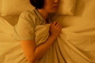 découvrez les causes et solutions de l'insomnie. apprenez à améliorer votre qualité de sommeil grâce à des conseils pratiques et des astuces pour retrouver des nuits paisibles.