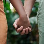 découvrez les profondeurs de l'intimité, un espace où les connexions émotionnelles et physiques se rencontrent. explorez comment cultiver des relations plus proches, renforcer les liens avec vos proches et enrichir votre vie amoureuse grâce à une compréhension profonde de ce concept fondamental.