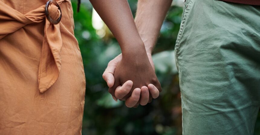 découvrez les profondeurs de l'intimité, un espace où les connexions émotionnelles et physiques se rencontrent. explorez comment cultiver des relations plus proches, renforcer les liens avec vos proches et enrichir votre vie amoureuse grâce à une compréhension profonde de ce concept fondamental.