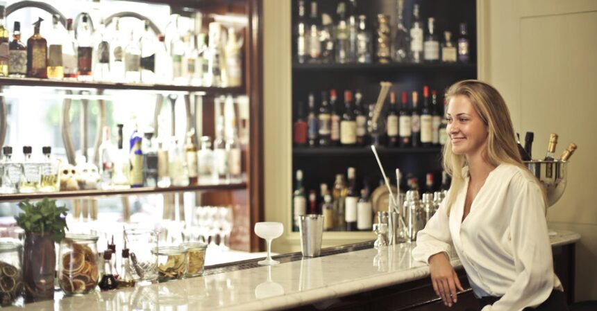 découvrez l'univers fascinant du rhum : ses origines, ses différentes variétés, et les meilleures façons de le déguster. plongez dans les secrets de cette boisson emblématique des caraïbes et apprenez à apprécier ses arômes uniques.