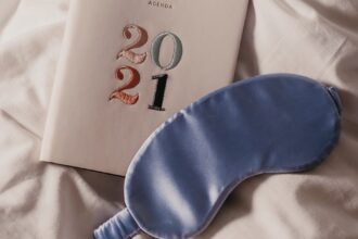 découvrez notre journal de sommeil, un outil essentiel pour suivre et améliorer la qualité de votre sommeil. notez vos habitudes nocturnes, identifiez les facteurs influençant votre repos et transformez vos nuits en véritables moments de détente. votre bien-être commence ici!