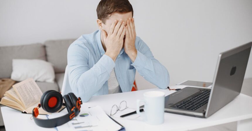 découvrez les causes et les symptômes de la fatigue oculaire, ainsi que des conseils pratiques pour soulager les yeux fatigués. améliorez votre confort visuel au quotidien grâce à nos astuces simples et efficaces.