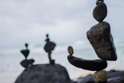 découvrez les bienfaits de la méditation pour apaiser votre esprit, réduire le stress et améliorer votre bien-être. apprenez des techniques variées pour intégrer la méditation dans votre quotidien et cultiver la pleine conscience.