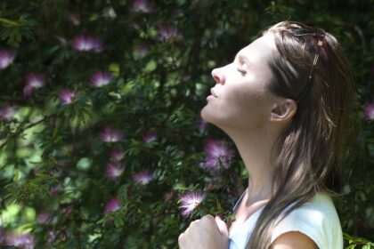 découvrez les bienfaits de la pleine conscience (mindfulness) pour améliorer votre bien-être mental et émotionnel. apprenez des techniques simples pour réduire le stress, augmenter votre concentration et vivre pleinement l'instant présent.