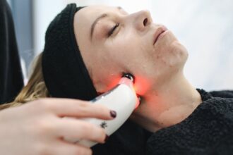découvrez les avancées de la technologie du laser dermatologique pour traiter diverses affections cutanées. nos solutions innovantes vous offrent des résultats efficaces et un confort optimal. informations sur les traitements, avantages et conseils d'experts.
