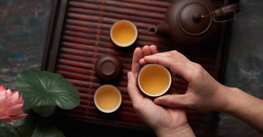 découvrez l'expérience relaxante des bains chauds japonais, un rituel apaisant mêlant tradition et bien-être, pour revitaliser votre corps et esprit dans un cadre zen.