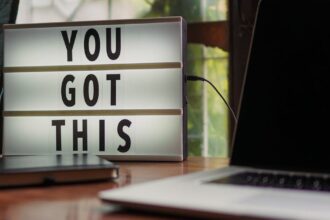découvrez l'impact puissant du bouche-à-oreille sur votre entreprise. apprenez comment le partage d'expériences peut générer des recommandations authentiques et booster votre visibilité. améliorez votre stratégie marketing avec des conseils pratiques sur l'importance du témoignage client.